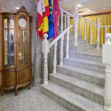 Real De Castilla Hotel 3*