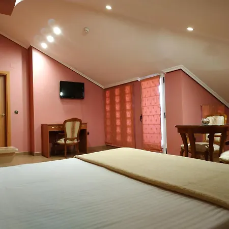 Real De Castilla Hotel 3*