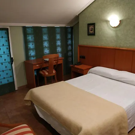 Hotel Real De Castilla 3*