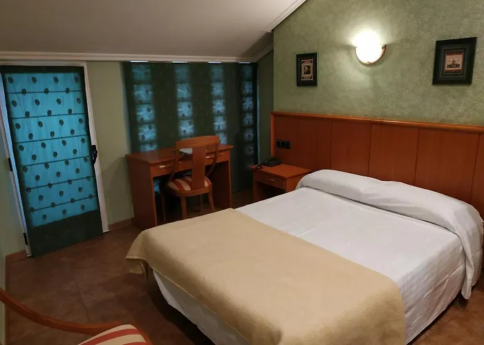 Hotel Real De Castilla 3*